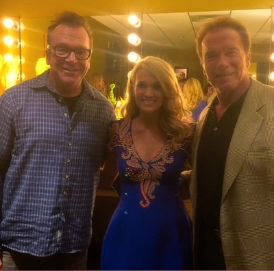 That moment when you feel like Jamie Lee Curtis #TrueLies It was so wonderful meeting Arnold Schwarzenegger and Tom Arnold tonight at the Opry!

