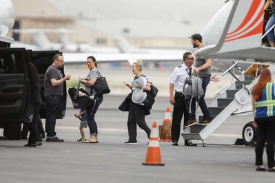 Carrie-Underwood-Arriving-in-Los-Angeles--16.jpg