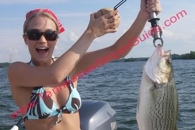 Carrie-Underwood-Striper-fishing-20.jpg