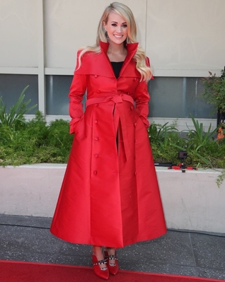 Carrie-Underwood-in-Red-Coat.jpg