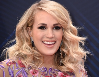 carrie-underwood-at-52nd-annual-cma-awards-at-the-bridgestone-arena-in-nashville-6.jpg