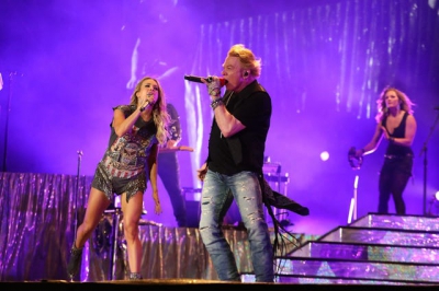 d8905f5c-677b-4470-a334-af3ec5bcd43b-Stagecoach_Saturday_Axel_Rose_and_Carrie_Underwood1331.jpeg