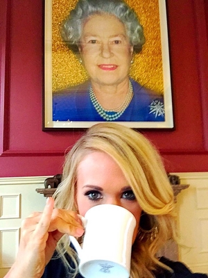 Oh, just having tea with the Queen! #TeaBreak #SmokeBreak #PinkiesUp #LondonCalling #TooManyHashtags
