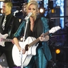 carrie-underwood-performs-at-dick-clark-s-new-year-s-rockin-eve-with-ryan-seacrest-2016-in-new-york-12-31-2015_3.jpg
