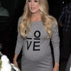 pregnant-carrie-underwood-out-in-melbourne-09-26-2018-4.jpg