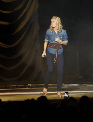 carrie-underwood-at-the-state-fair_5282506_87~0.jpg