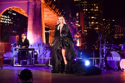 Carrie-Underwood-AMAs-Performance-ABC-embed.jpg