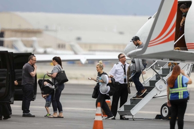 Carrie-Underwood-Arriving-in-Los-Angeles--07.jpg