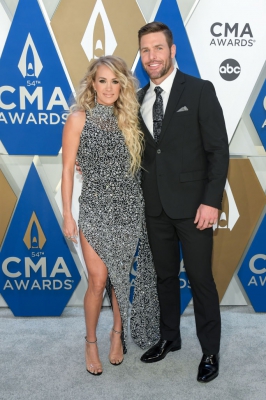 Carrie_Underwood_and_Mike_Fisher~1.jpg