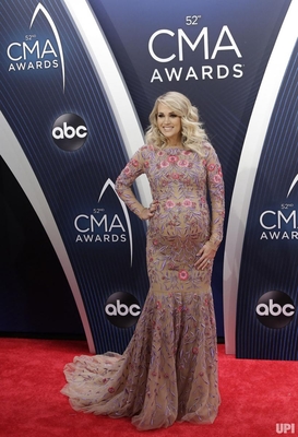 Moments-from-the-CMA-Awards-red-carpet_3_1.jpg