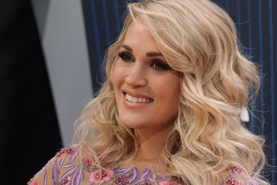carrie-underwood-at-52nd-annual-cma-awards-at-the-bridgestone-arena-in-nashville-5.jpg