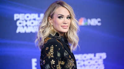 look-carrie-underwood-stuns-on-peoples-choice-awards-red-carpet.jpeg