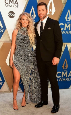 rs_634x1024-201111173910-634-carrie-underwood-mike-fisher-2020-cma-awards-mh.jpg
