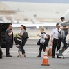 Carrie-Underwood-Arriving-in-Los-Angeles--08.jpg