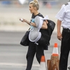 Carrie-Underwood-Arriving-in-Los-Angeles--11.jpg