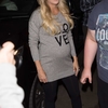 carrie-underwood-greets-fans-as-she-leaves-tv-show-the-project-in-melbourne-australia-260918_3.jpg