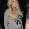 pregnant-carrie-underwood-out-in-melbourne-09-26-2018-2.jpg